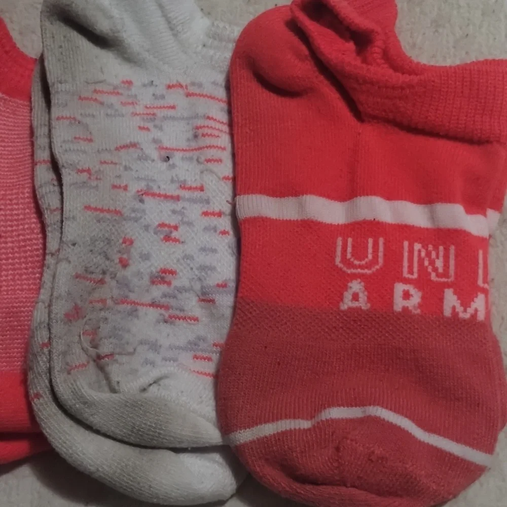 Girls lot of 4 Under Armour socks